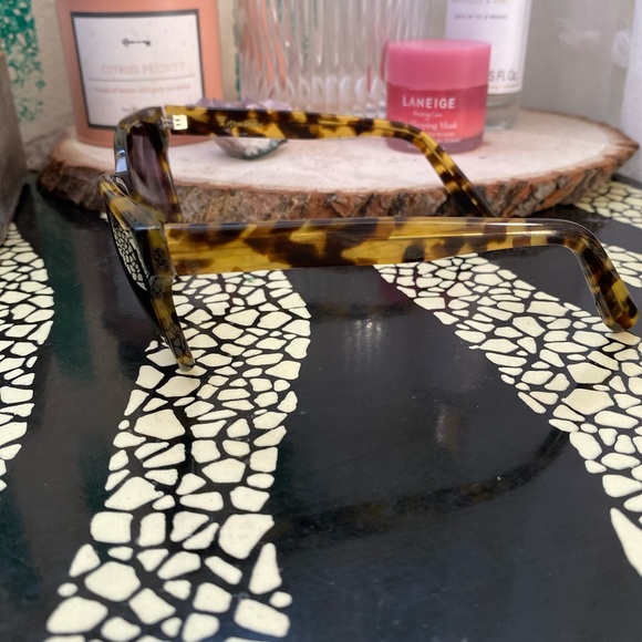 Tortoiseshell sunglasses - Picture 5 of 5